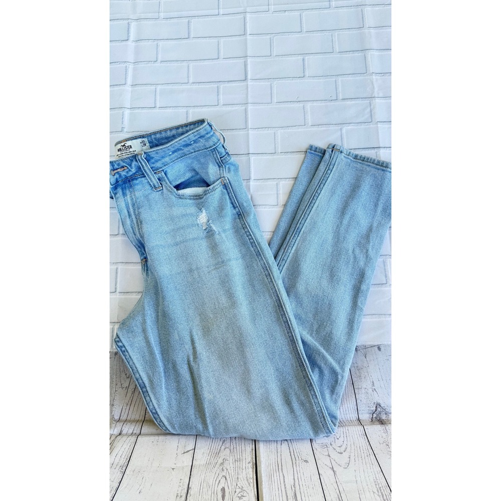 Hollister Curvy High-Rise Mom Jeans Light Wash Distressed W27 L29 Size 5L